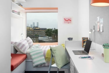 Large En Suite - Image 1