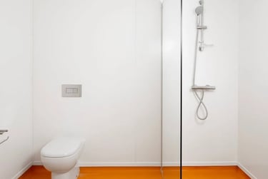 Accessible En Suite - Image 4