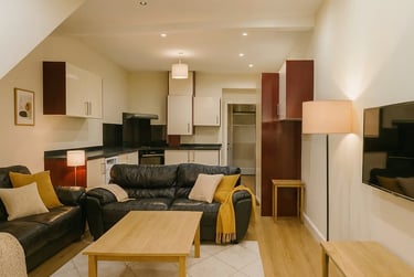 6 bed house, Tiverton Road - 6 bed, Selly Park, Birmingham, B296DB - Image 1