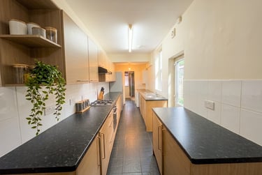 6 bed house, Dawlish Road - 6 bed, Selly Park, Birmingham, B297AH - Image 2