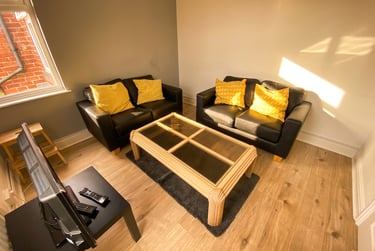 3 bed flat, b Peveril Street - 3 bed, Radford, Nottingham, NG74AH - Image 2