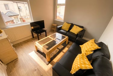 3 bed flat, b Peveril Street - 3 bed, Radford, Nottingham, NG74AH - Image 1