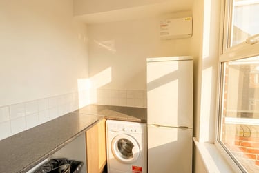 2 bed flat, c Peveril Street - 16844, Radford, Nottingham, NG74AH - Image 2