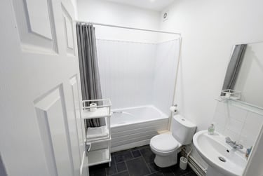 2 bed flat, c Peveril Street - 16844, Radford, Nottingham, NG74AH - Image 5