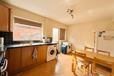 2 bed house, Abbey Bridge, Lenton, Nottingham, NG72NH - Image 2
