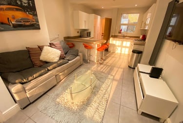 5 bed house, Mettham Street - 5 Bed Bills Inc, Lenton, Nottingham, NG71SH - Image 1