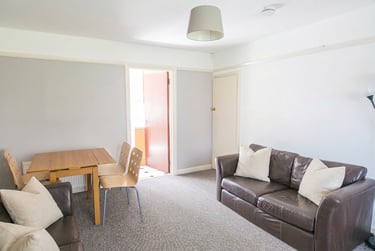 4 bed house, Poole Crescent - 4 bed, Harborne, Birmingham, B170PD - Image 1