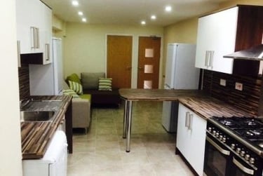 12 bed house, Hubert Road, Selly Park, Birmingham, B296ET - Image 1