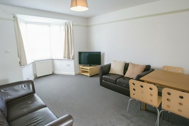 4 bed house, Poole Crescent, Harborne, Birmingham, B170PD - Image 2