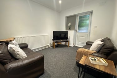 5 bed house, Fladbury Crescent, Selly Oak, Birmingham, B296PH - Image 2