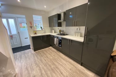 5 bed house, Fladbury Crescent, Selly Oak, Birmingham, B296PH - Image 2