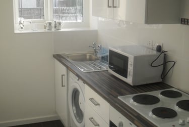 2 bed flat, Flat 4 Weoley Court, Selly Oak, Birmingham, B296NH - Image 2