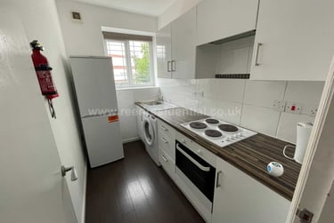 2 bed flat, Flat 4 Weoley Court, Selly Oak, Birmingham, B296NH - Image 1