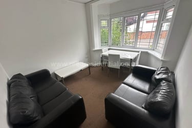 2 bed flat, Flat 4 Weoley Court, Selly Oak, Birmingham, B296NH - Image 4