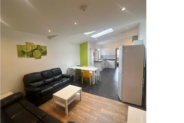 7 bed house, Dartmouth Road, Selly Park, Birmingham, B296DR - Image 1