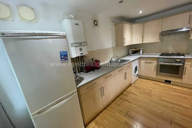 4 bed flat, Chapel Court, Lenton, Nottingham, NG71HP - Image 5