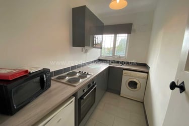 2 bed flat, Flat 10 Weoley Court, Selly Oak, Birmingham, B296NH - Image 1
