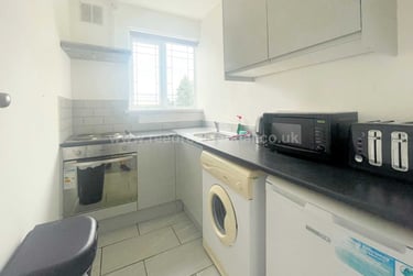 2 bed flat, Flat 9 Weoley Court, Selly Oak, Birmingham, B296NH - Image 6