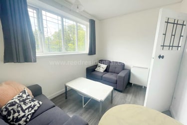 2 bed flat, Flat 9 Weoley Court, Selly Oak, Birmingham, B296NH - Image 2