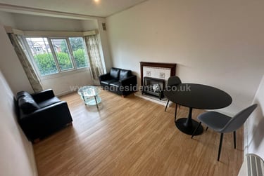 1 bed flat, Flat 14 Weoley Court, Selly Oak, Birmingham, B296NH - Image 2