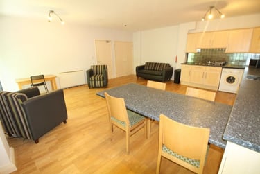 2 bed flat, Flat 2 Foxrose Court, Hockley, Nottingham, NG31JB - Image 3