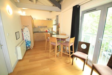 2 bed flat, Flat 4 Foxrose Court, Hockley, Nottingham, NG31JB - Image 1