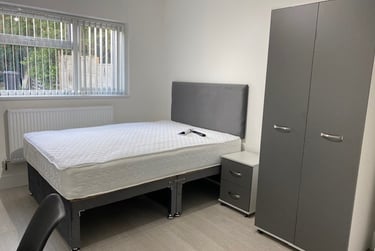 5 bed house, Warwick Avenue, Lenton Abbey, Nottingham, NG92HQ - Image 2