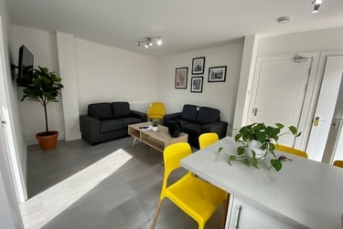 4 bed house, Warwick Avenue - 4 bed, Lenton Abbey, Nottingham, NG92HQ - Image 1