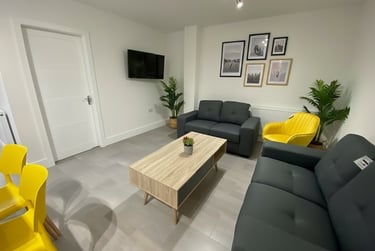 4 bed house, Warwick Avenue - 4 bed, Lenton Abbey, Nottingham, NG92HQ - Image 2