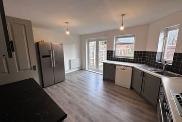 4 bed house, Ringwood Cres, Nottingham, NG8 1HL, Wollaton, Nottingham, NG81HL - Image 2