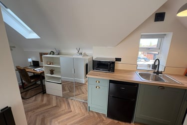 1 bed flat, S5 U 71 Raddlebarn Road, Selly Park, Birmingham, B297DA - Image 1