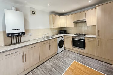 4 bed flat, Chapel Court, Lenton, Nottingham, NG71HP - Image 2