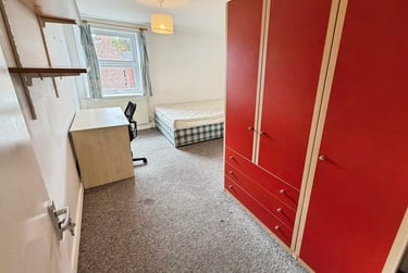 4 bed flat, Chapel Court, Lenton, Nottingham, NG71HP - Image 5