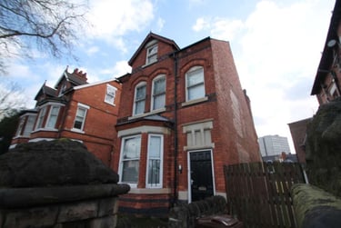 10 bed house, Derby Road, Lenton, Nottingham, NG71QN - Image 1