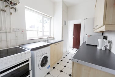 4 bed house, Harold Road, City Centre, Birmingham, B169DA - Image 2