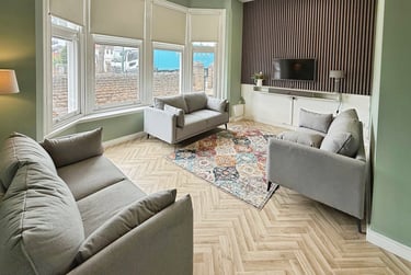 8 bed house, Derby Road, Lenton, Nottingham, NG71QN - Image 1