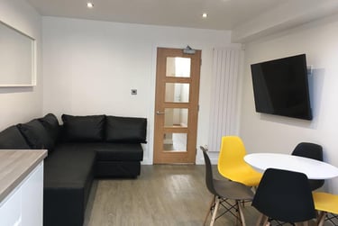 5 bed house, Daisy Road, City Centre, Birmingham, B169DY - Image 2