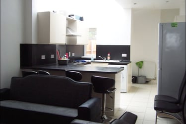 6 bed house, Dale Road, Selly Park, Birmingham, B296AG - Image 2