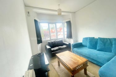 2 bed flat, Flat 11 Weoley Court, Selly Oak, Birmingham, B296NH - Image 3