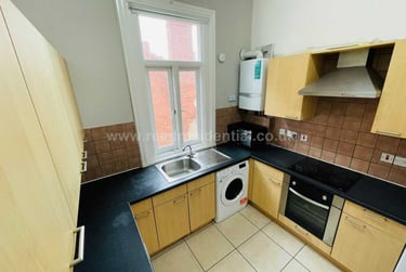 6 bed flat, Flat B, 243 Derby Road, Lenton, Nottingham, NG71QN - Image 2