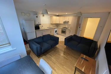 4 bed flat, Chapel Court, Lenton, Nottingham, NG71HP - Image 3