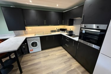 4 bed flat, Chapel Court, Lenton, Nottingham, NG71HP - Image 3