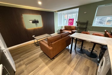 4 bed flat, Chapel Court, Lenton, Nottingham, NG71HP - Image 1