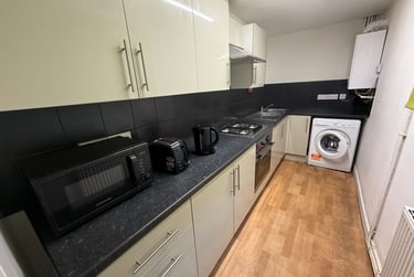 6 bed house, Frederick Grove, Lenton, Nottingham, NG71SG - Image 1