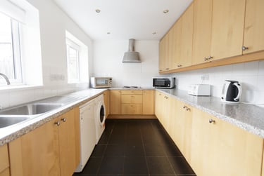 5 bed house, Mostyn Road, City Centre, Birmingham, B169DU - Image 2