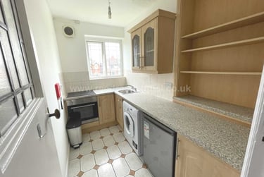 2 bed house, Flat 8 Weoley Court, Selly Oak, Birmingham, B296NH - Image 2