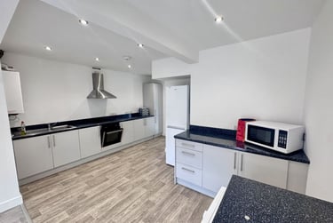 4 bed house, Peacock Crescent, Clifton, Nottingham, NG118EP - Image 1
