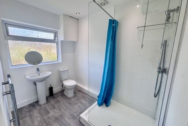 4 bed house, Peacock Crescent, Clifton, Nottingham, NG118EP - Image 9