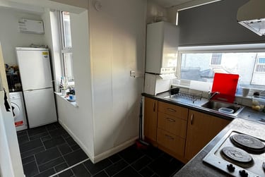 2 bed flat, c Peveril Street, Radford, Nottingham, NG74AH - Image 1