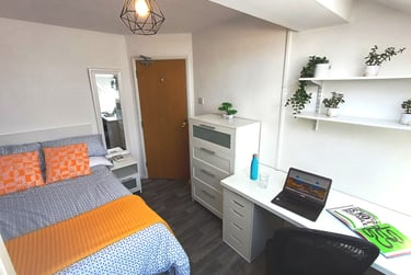 8 bed house, Montpelier Road, Dunkirk, Nottingham, NG72JX - Image 4